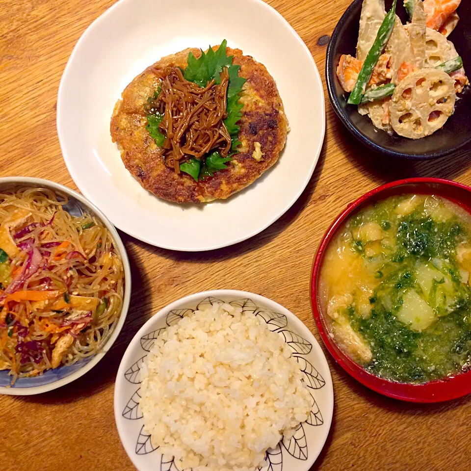 vegan グルテンフリー シュガーフリー
豆腐とレンコンのハンバーグ
春雨サラダ
根菜サラダ|makiko_aさん