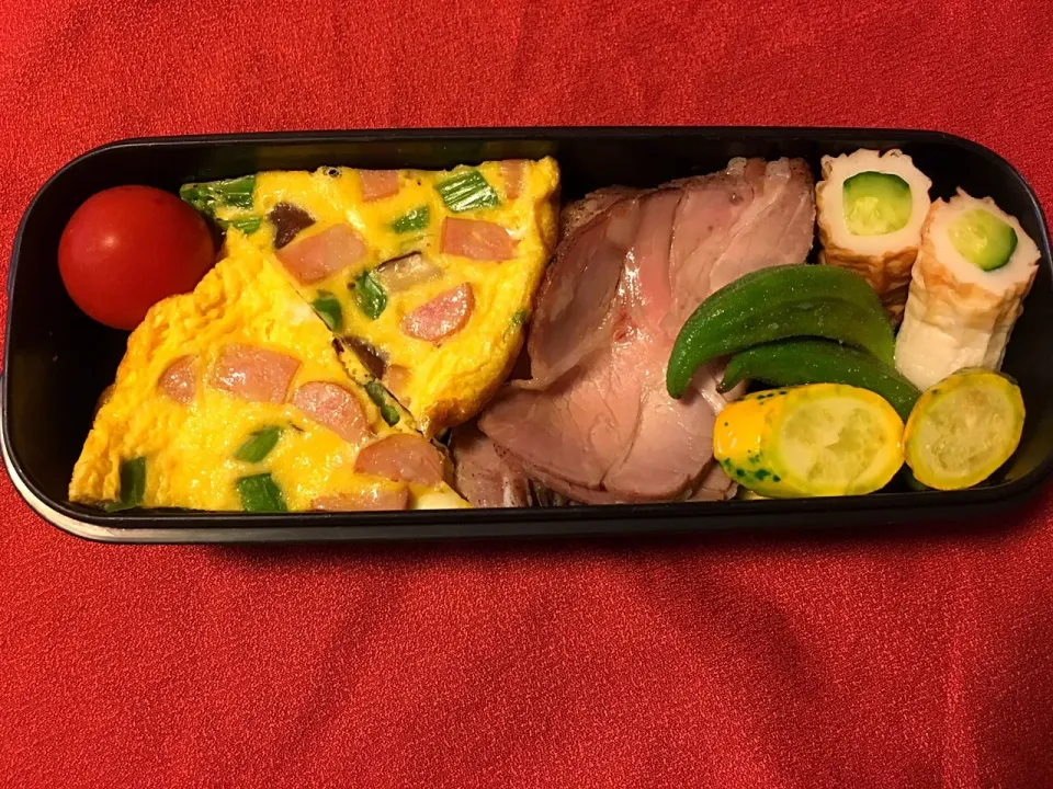 Snapdishの料理写真:オムレツ、ローストポーク弁当#糖質制限|千原さん