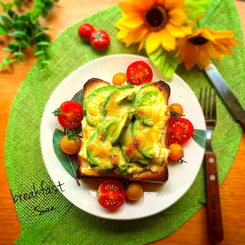 私の朝ごパン
アボカド🥑たまごパン|さえちゃんさん