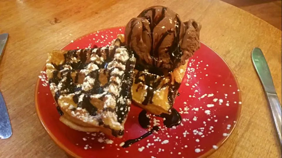 Dark chocolate truffle waffles  😍😘😋 at Wimbly Lu|🌷lynnlicious🌷さん