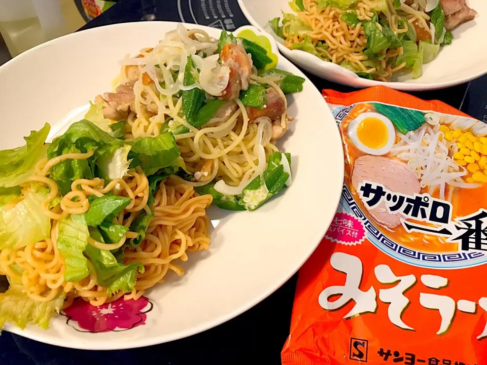 味噌混ぜラーメンとガーリックパスタ|きのこせんぱいさん