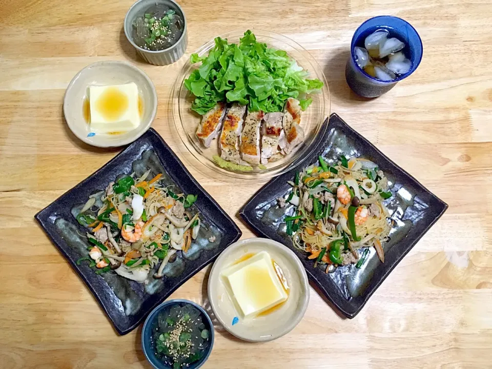 夏ご飯꒰◍'〰 `◍꒱昨日の晩御飯
ところてん
チキングリル〜ワサビで。

野菜たっぷりシーフードビーフン〜ごぼう入れたらめちゃ美味しく出来た！
卵とうふ|さくたえさん