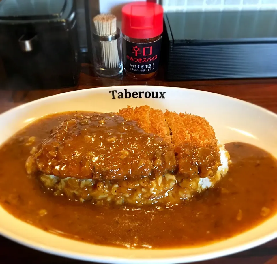 Snapdishの料理写真:とんかつカレー #堺東Taberoux #辛口スパイスかけ放題|mottomoさん