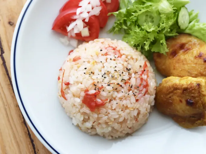 トマトとツナの液体塩こうじ炊き込みご飯|ハナマルキさん