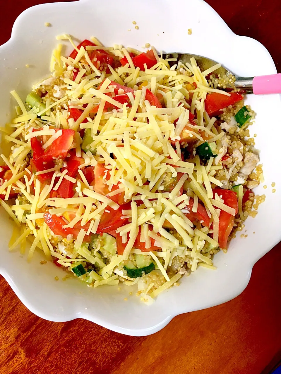 キヌアサラダ🥗
今日は、チーズをトッピング🧀😋|みかさん