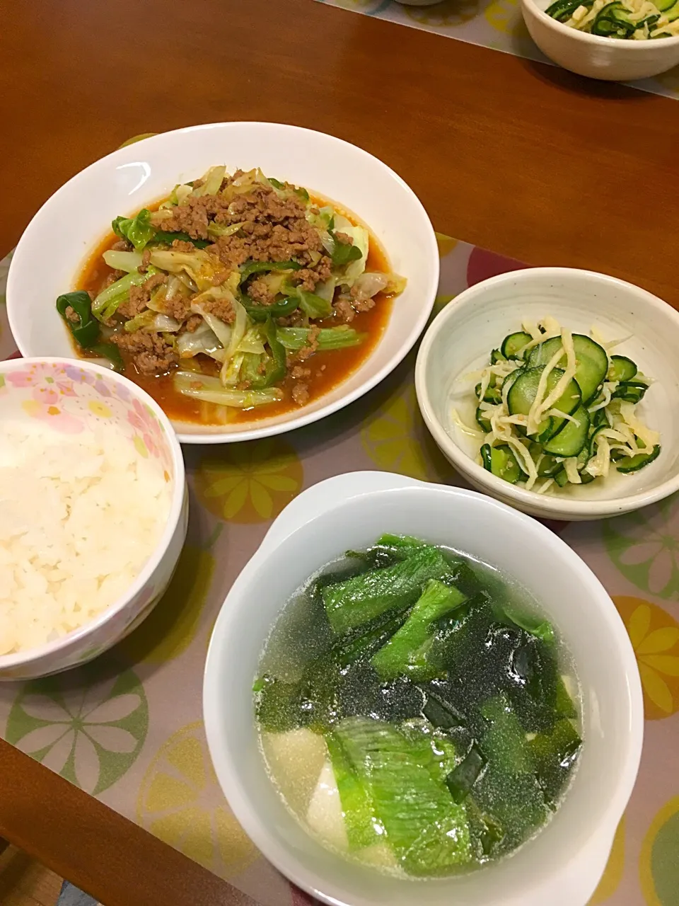 キャベツと肉味噌炒め、さきいかと胡瓜の酢の物、レタスの中華スープ|kumi♡さん