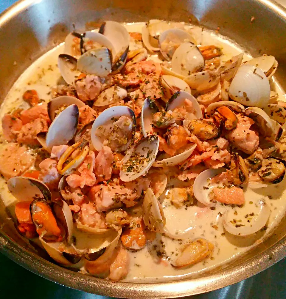 Snapdishの料理写真:seafood pasta|Juneさん