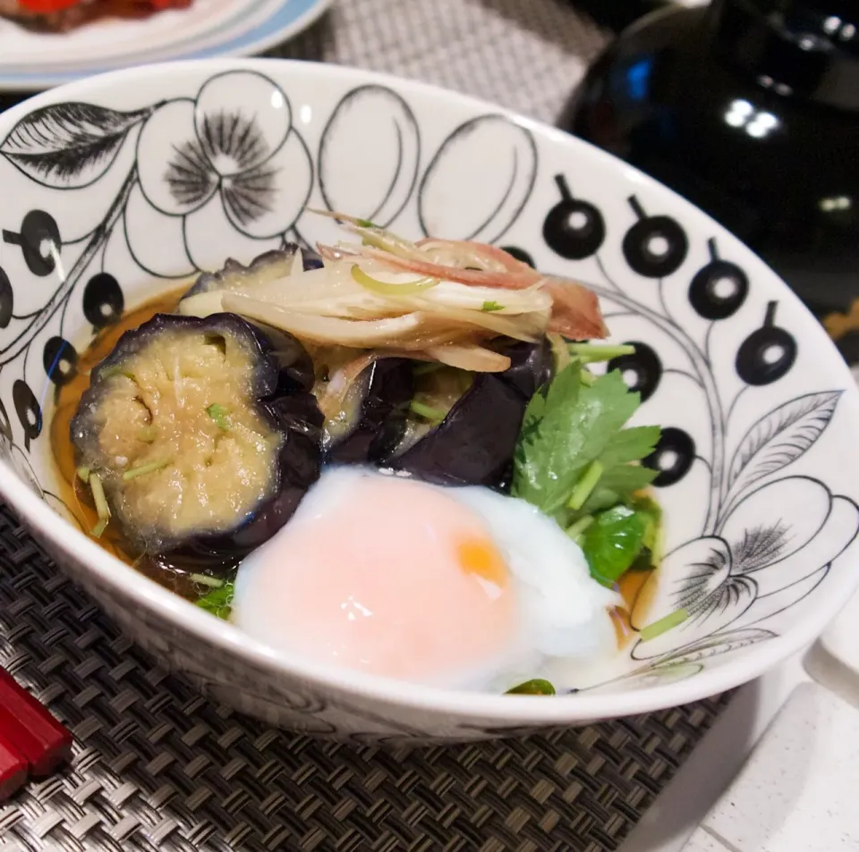 揚げナスの麺つゆと薬味まみれ|麻紀子さん