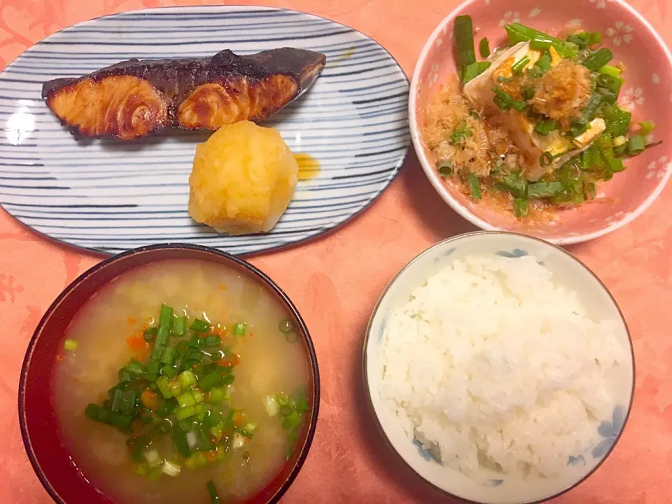 ブリの照り焼き 冷奴 白菜とじゃがいもの味噌汁 ご飯|Junko Tominagaさん
