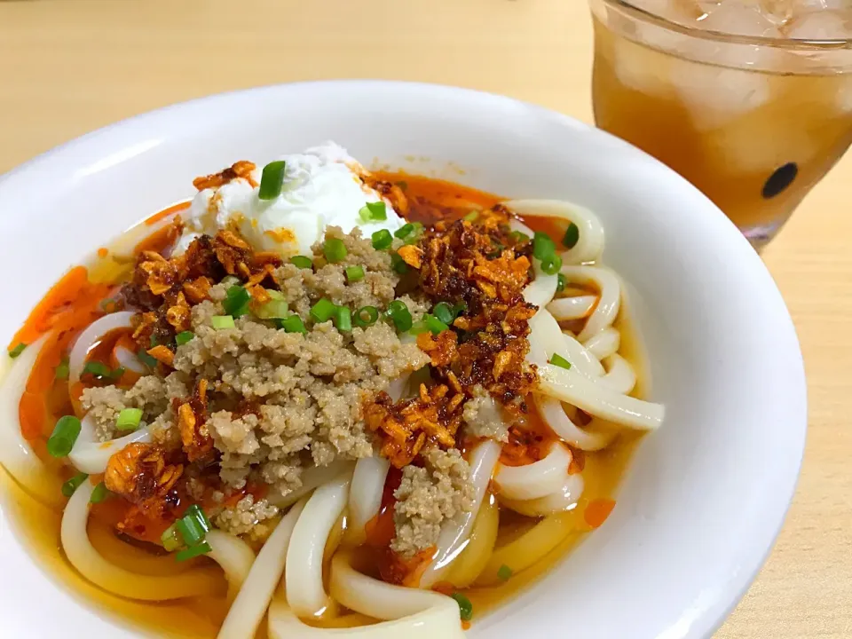 食べるラー油をタップリかけて、肉味噌うどんを食べます🌻|ayaさん