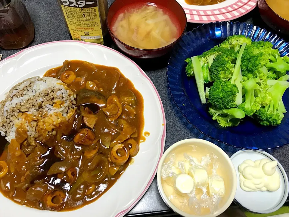 もち麦飯ポーク茄子ちくわカレーライス、チーズ、大根ミョーガ味噌汁、ブロッコリー、マヨネーズ、|ms903さん