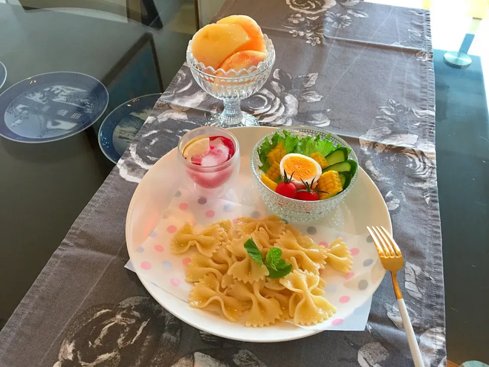 塩レモンソースパスタ
サラダ
紫蘇ジュース
桃|Hitomiさん