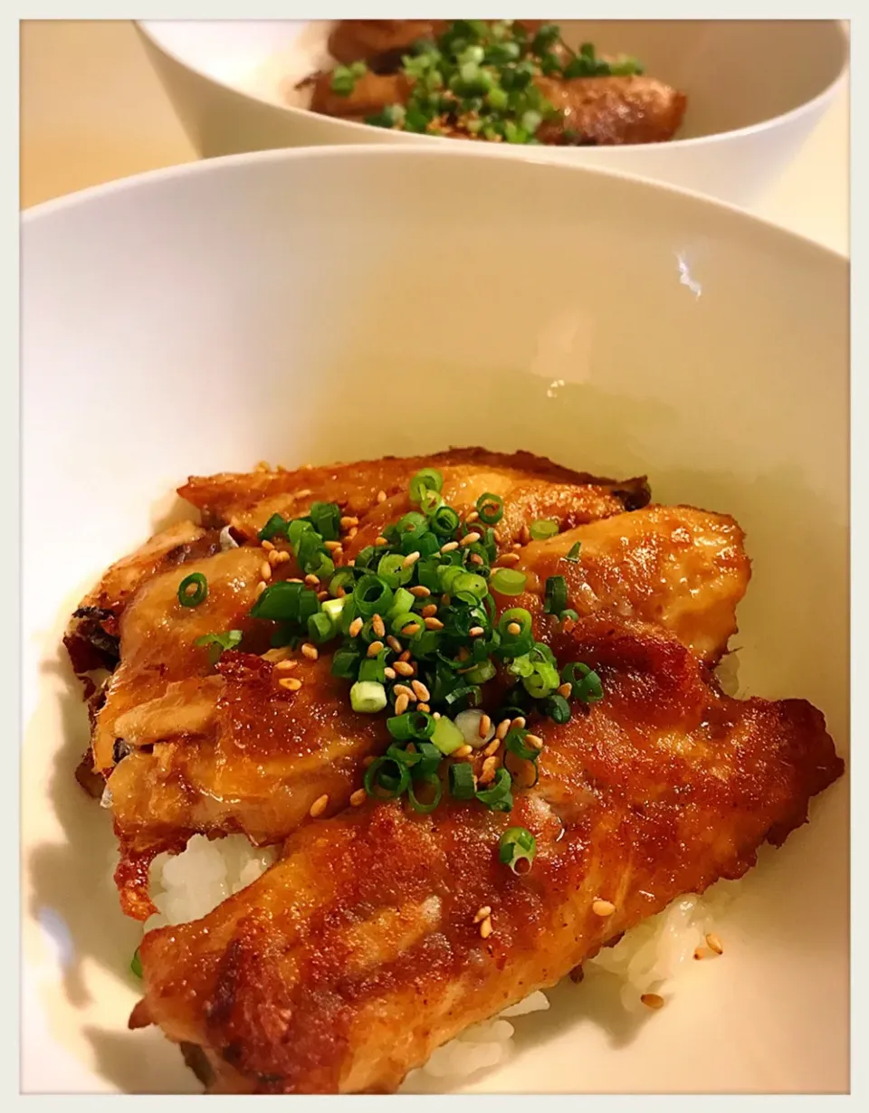 イワシの蒲焼き丼。Bowl of broiled sardine and rice|toyamadaさん