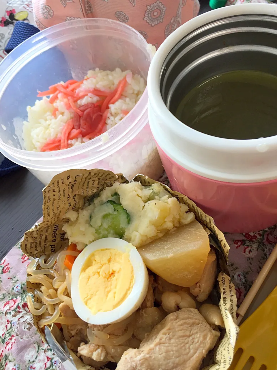 Snapdishの料理写真:OL弁当 鶏と大根の煮物 ポテトサラダ|ゆかりすさん