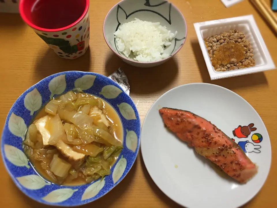 鮭のハニーマスタード焼き
厚揚げと白菜のとろとろ煮
納豆
白米
チーズ
お茶|ぶーさんさん