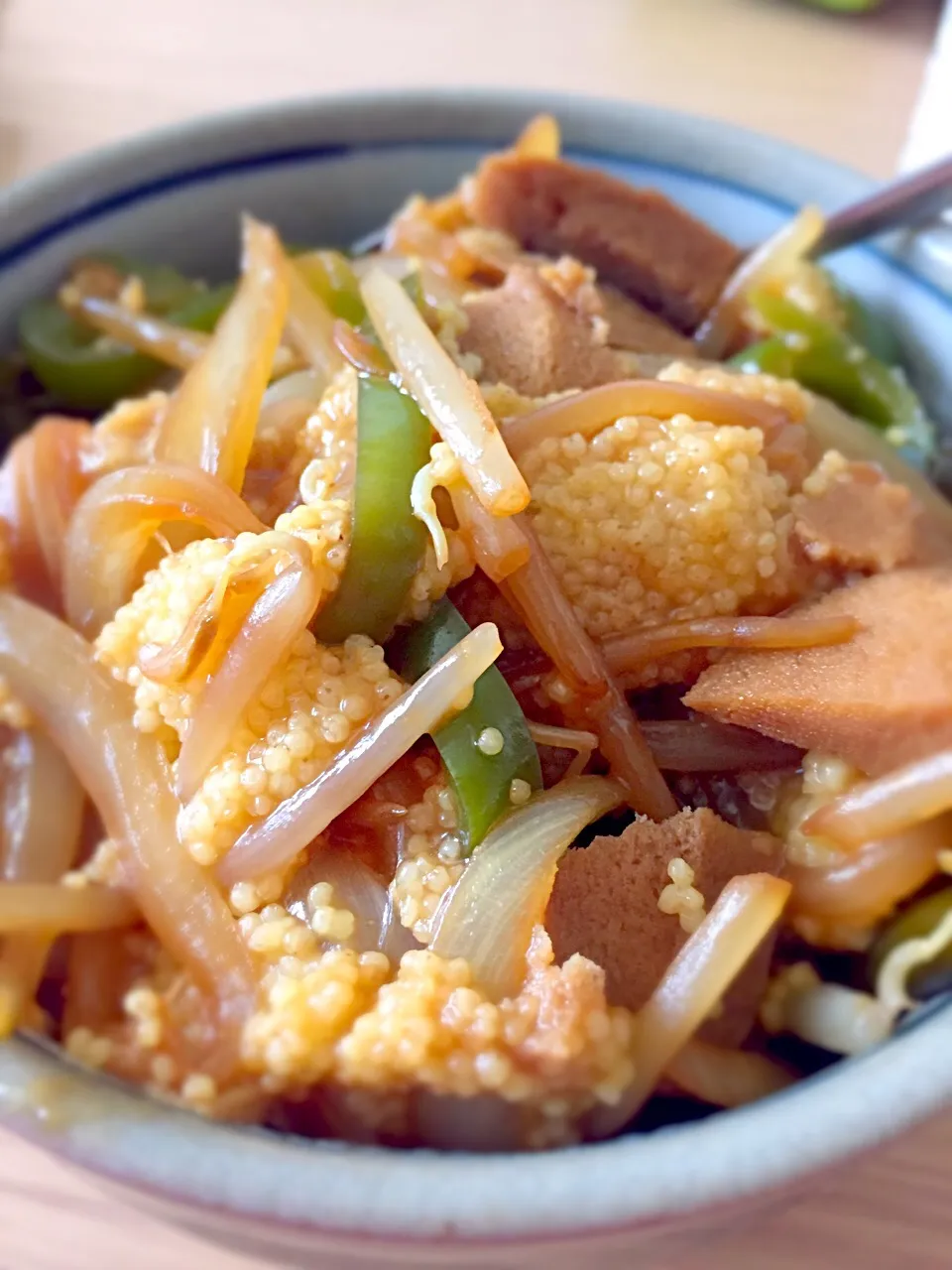 高野豆腐で親子丼風
（もち粟、ピーマン、もやし、玉ねぎ、高野豆腐、昆布）

#つぶつぶ料理|ゆんみさん