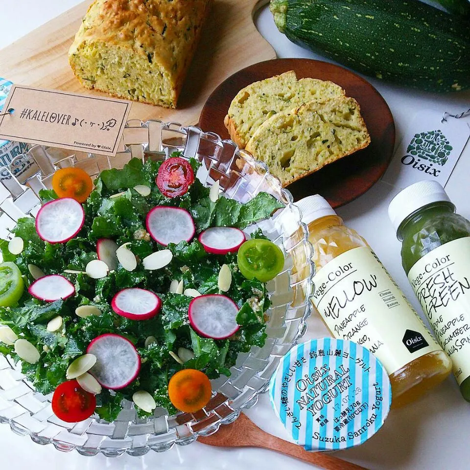 Breakfast
⭐Kale Salad⭐Raw Cold Pressed Juice
⭐Yogurt⭐Zucchini Cake salé
#朝ごはん #うちごはん#おうちごはん #ケールサラダ  #oisix|まめさん