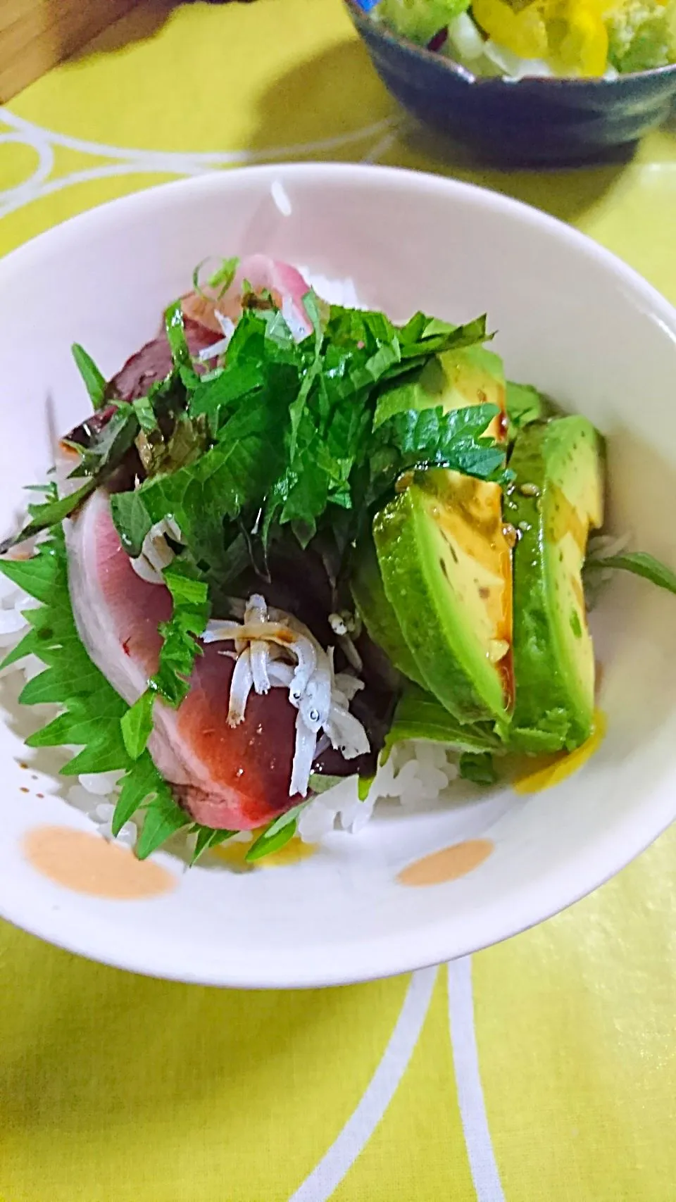 カツオとアボカドとシラス丼|ぱやさん