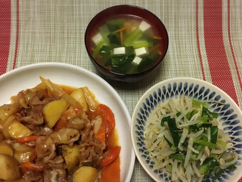 Snapdishの料理写真:チーズがけ肉じゃが・豆腐と野菜の中華スープ・もやしとニラのナムル|美也子さん