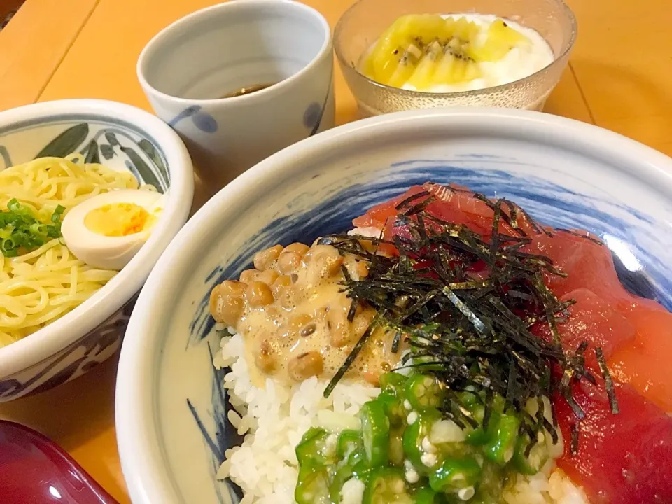 Snapdishの料理写真:今日の#息子メシ★ネバネバづけマグロ丼✖️ざるラーメン|Makiko☆さん