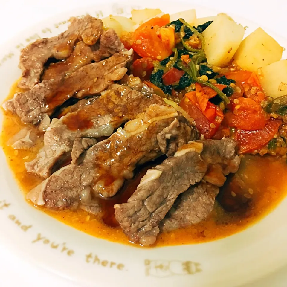 Grilled beef and Japanese white radish in tomato and sesame based sauce|Yukiさん