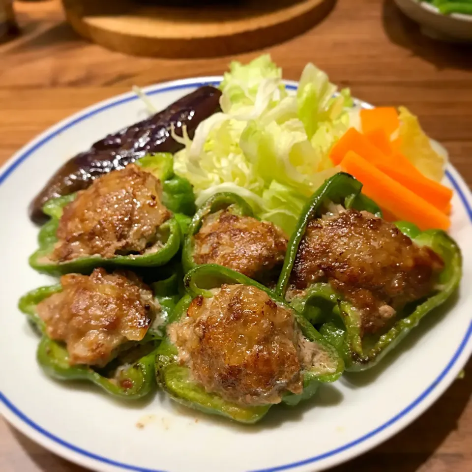 ピーマンの肉詰め😊🍴
大量ピーマンの消費に作ってみました💕|ゆたんさん