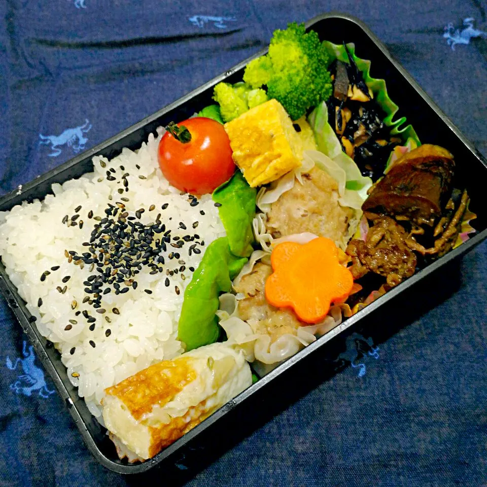 Snapdishの料理写真:焼売
なすと牛肉の煮物
五目ひじき
小えび入り玉子焼き
山葵漬けsandちくわ|たえさん