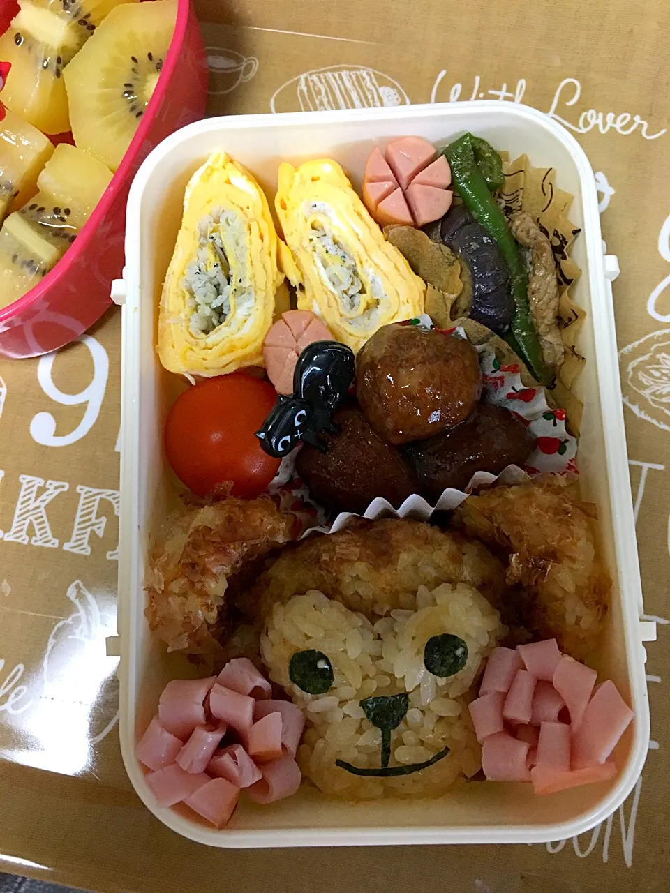 Snapdishの料理写真:夏休み2017 学童弁当
#お弁当#夏休み#学童#キャラ弁#ダッフィ|こむぎさん