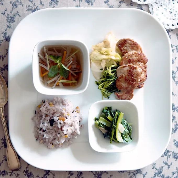 野菜たっぷり豚フィレ肉の生姜焼きのセット[雑穀ごはん/根菜のおすまし/小松菜のガーリック炒め]|ビタクラフトジャパン公式さん