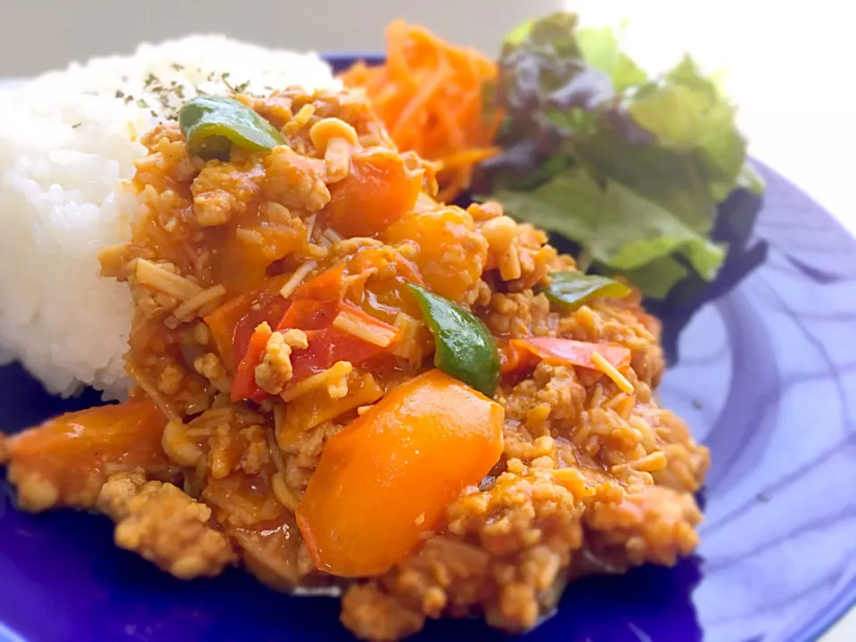 山本真希さんの料理 ♡ ミニトマトとエノキのキーマカレー👳|ふぅちゃんさん