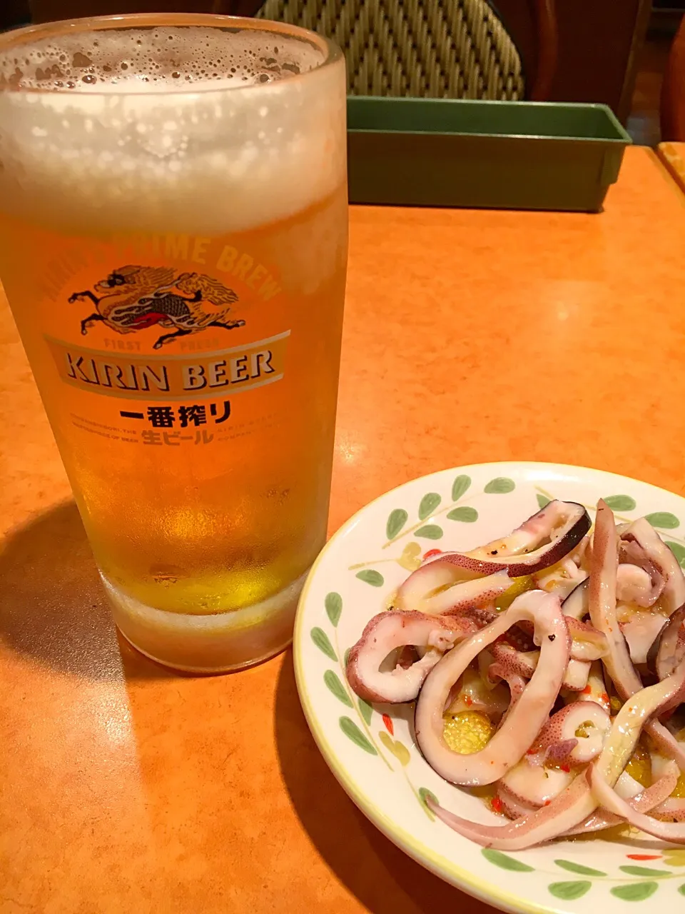 ツレが来るまで軽く🍺|ゆうじ.さん