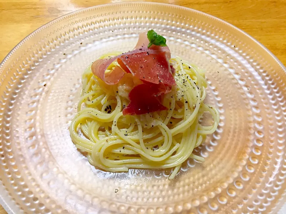 桃の冷製パスタにハモンセラーノとプロシュートを添えて|Naoto Omasaさん