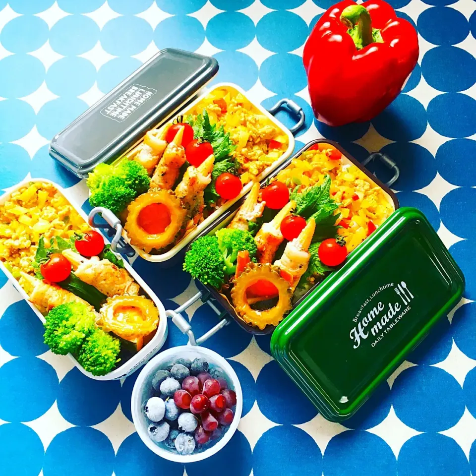 Snapdishの料理写真:お弁当
ドライカレー、肉巻きヤングコーン、
ブロッコリー、ラタトゥイユ、トマト

デザート…ブルーベリーとデラウェア|kumiyoさん