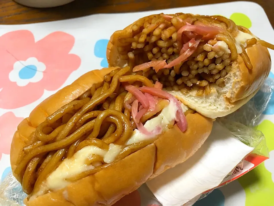 焼きそばパン|はっちぃさん