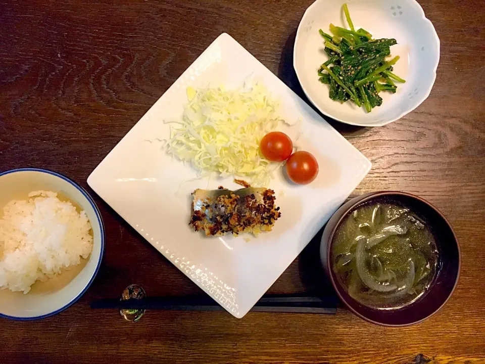 鯵の香草包み焼き
ほうれん草のごま和え
ワカメとタマネギのお吸い物|カドラさん