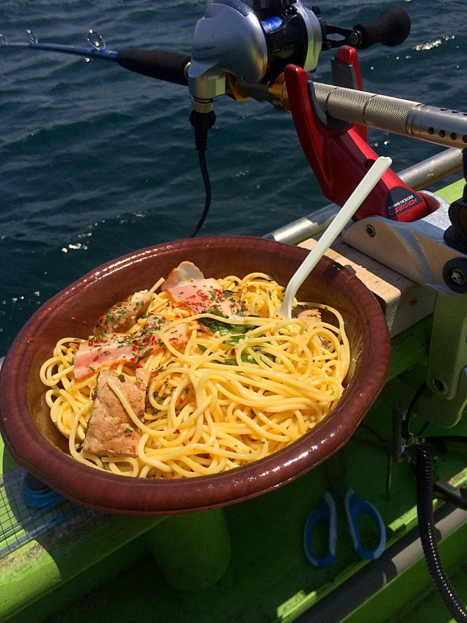 Snapdishの料理写真:船上ランチ🍴
大盛りペペロンチーノ…present by ファミマ|風流料理人さん