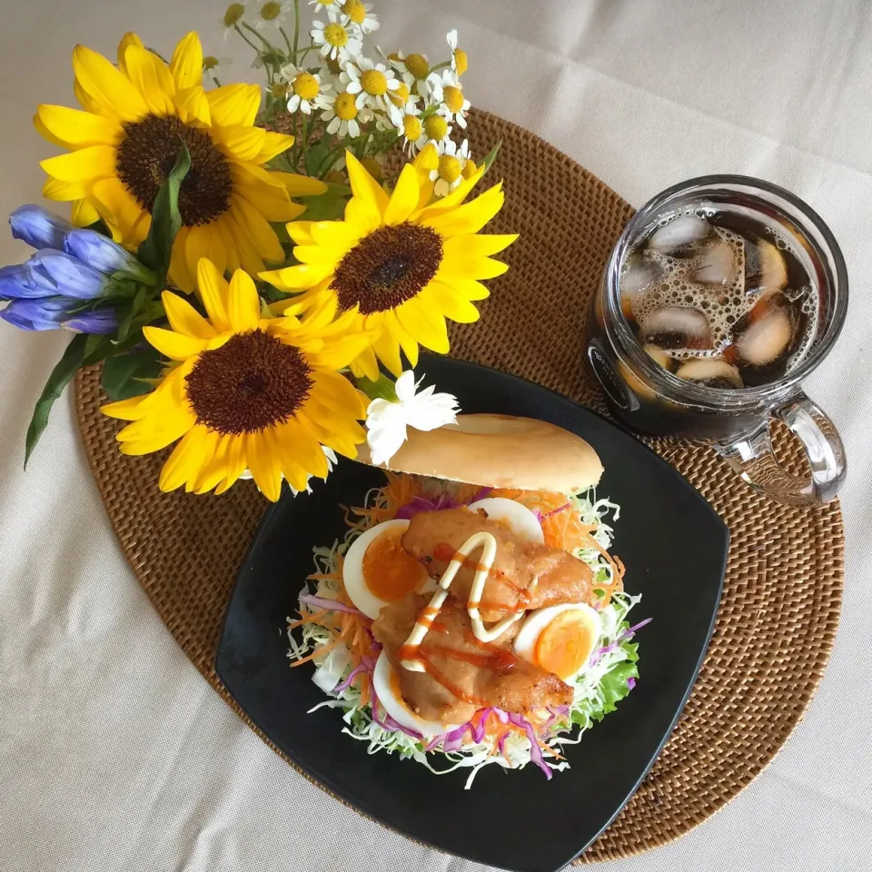 7/22❤︎はちみつ味噌焼きチキン&半熟たまごのせ野菜たっぷりベーグルサンド❤︎|Makinsさん