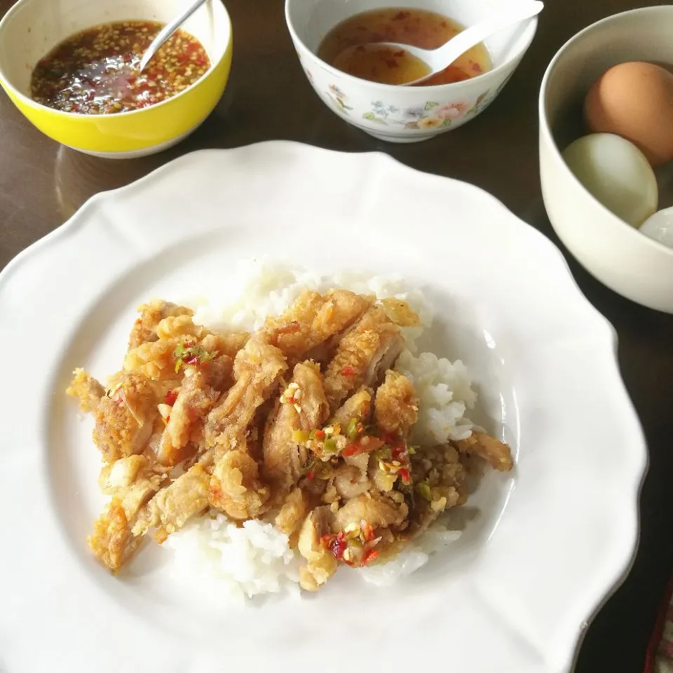 fried chicken withe seafood sauce #eatinthai|Eat in Thaiさん