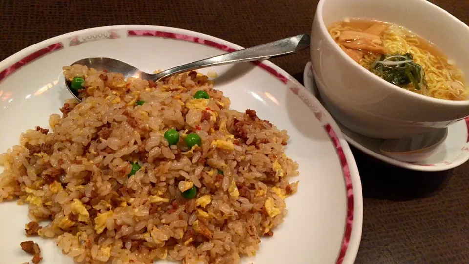 肉味噌チャーハン+ミニ醤油麺を頂きました。|momongatomoさん