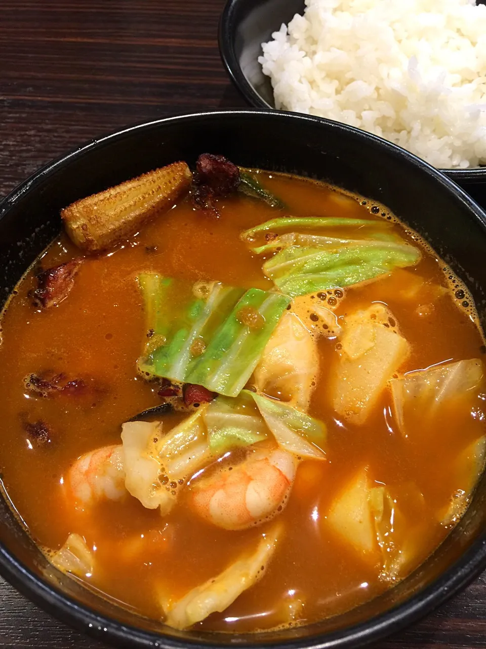 Snapdishの料理写真:スープで食べるローストチキンと野菜のカレー プラス エビにこみ|T. Wonderさん