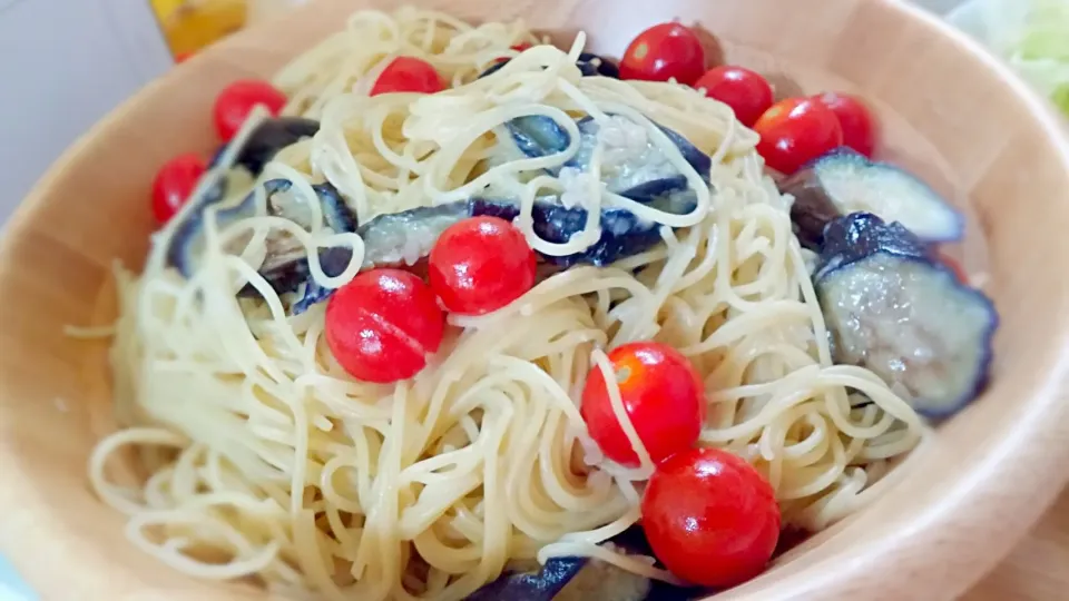 ナスとトマトの味噌マヨスパサラダ|みぽりんさん