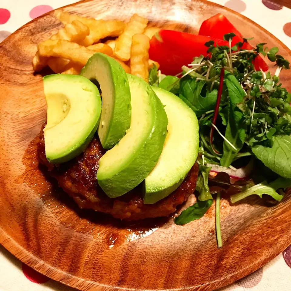 和風ポン酢醤油のアボカドハンバーグ♡|まゆかさん