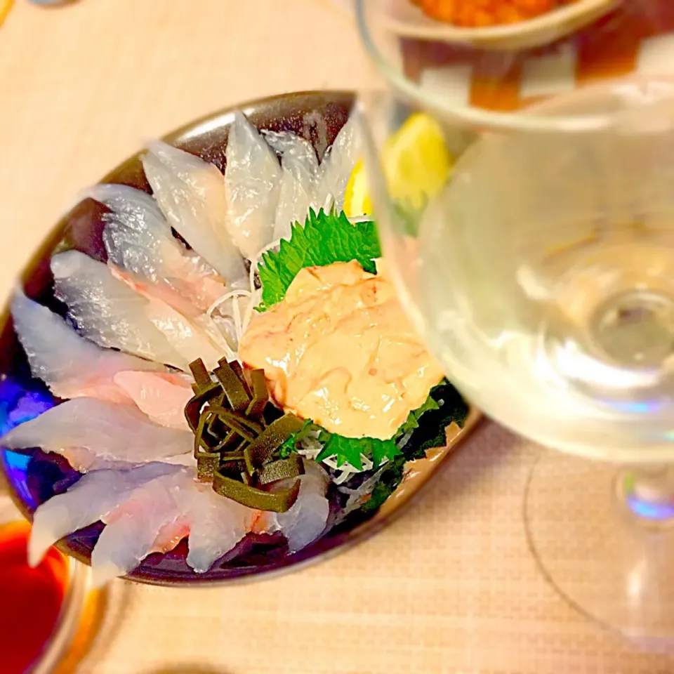 ウマヅラハギの薄作り ＆ くどき上手純米大吟醸

#さっぱり料理と爽やかドリンク #日本酒に合う #くどき上手 #爽やか日本酒 #刺身|たつやん。さん