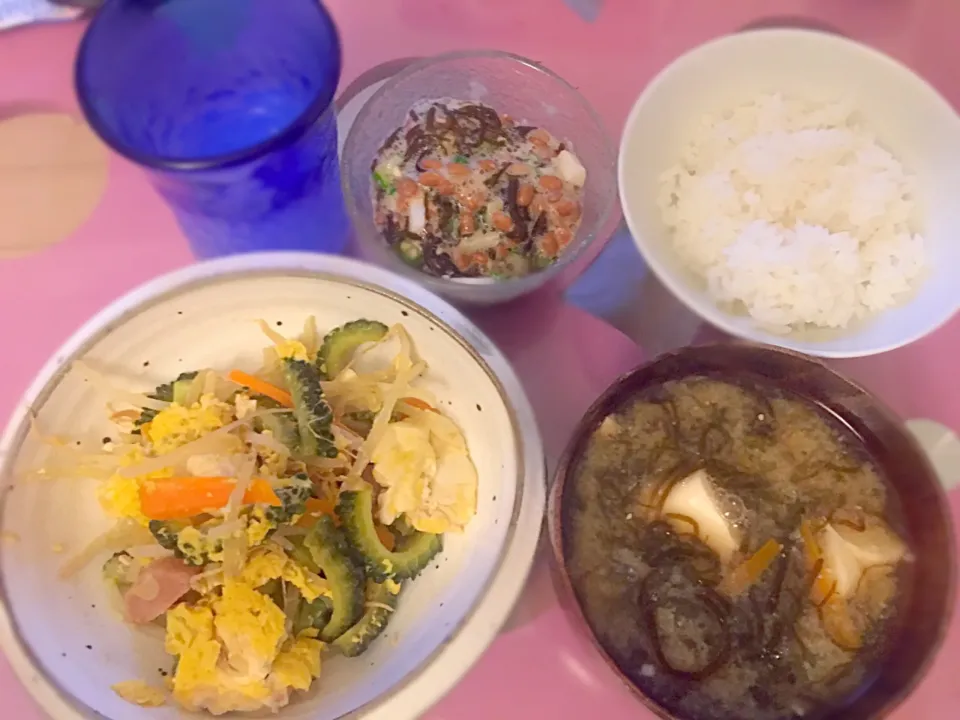 Snapdishの料理写真:ゴーヤチャンプルーともずくのみそ汁とネバネバ四天王です！|Mariettyさん