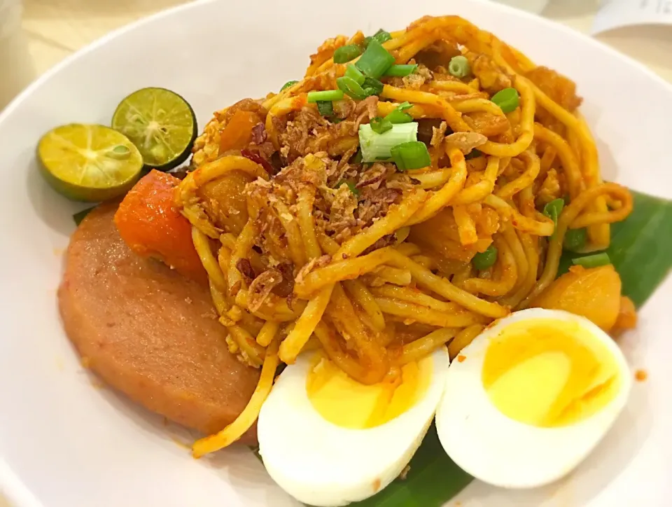 Mee goreng... #happy #local #fat #dinner #singapore #wow #localdelights #localfood #goodfood #eat #indulge #delicious #yum #yummy #noodles|princessjoさん