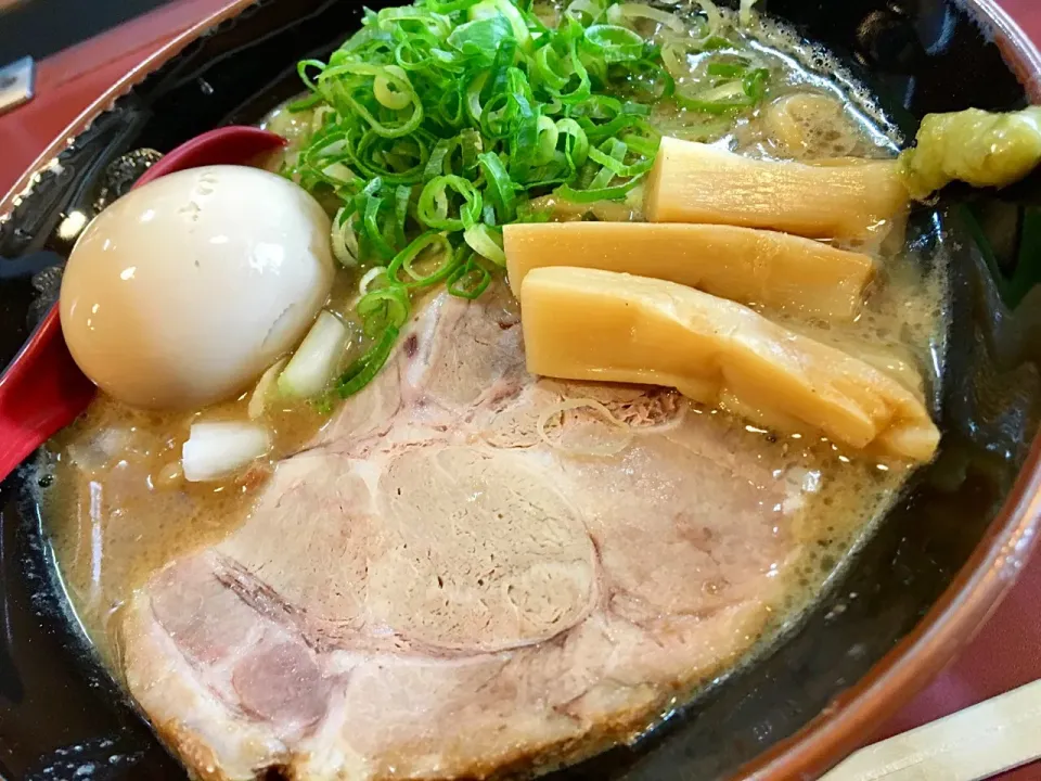 豚鬼  豚骨ラーメン|もにもにかさん