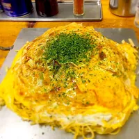 Snapdishの料理写真:広島のお好み焼き〜〜。ボリューム満点|Masaomi Kawaguchiさん