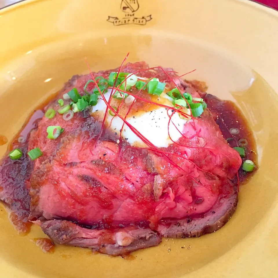 Snapdishの料理写真:私はがっつりローストビーフ丼😬
息子は竜田揚げ😬|Seikoさん