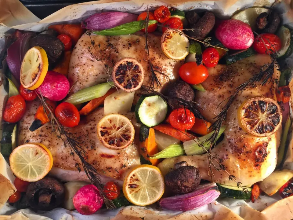 Baked Chickens And Vegetable (tomatoes, zucchini, thyme, rosemary are from my garden)|mamaeriさん