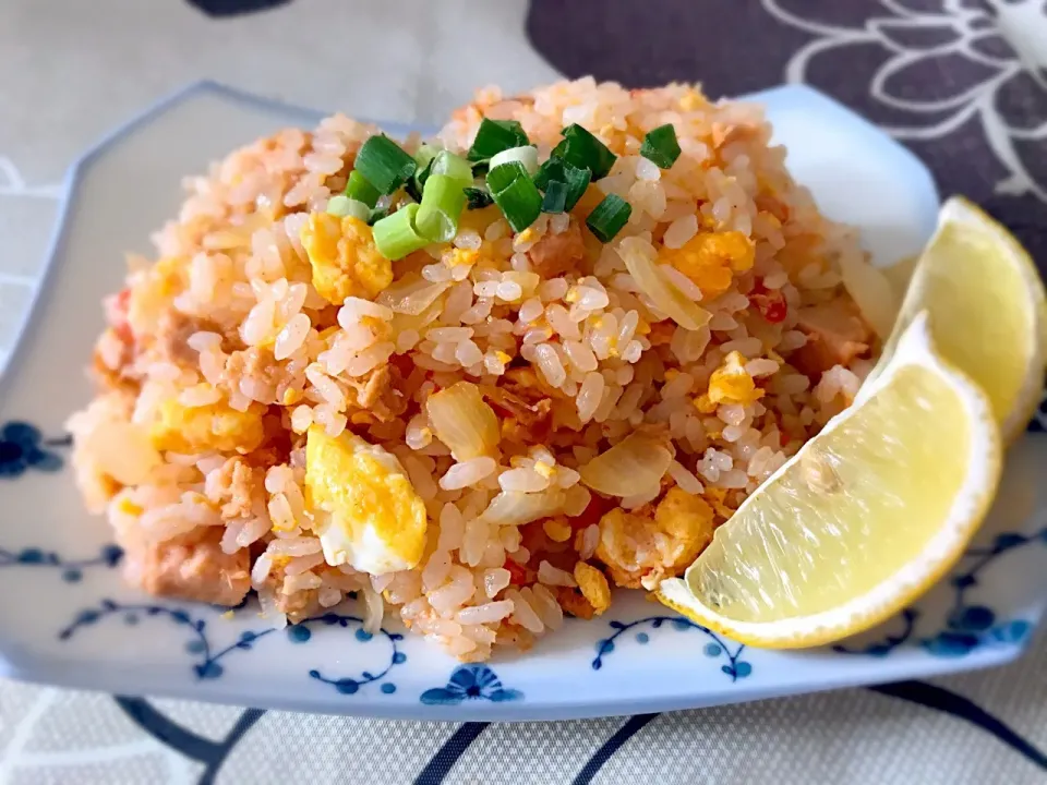 #friedrice #lemon #egg #onion #tomato #vegetablemeat 🍚🍅🥚🍋🍽🌸|Food Gardenさん